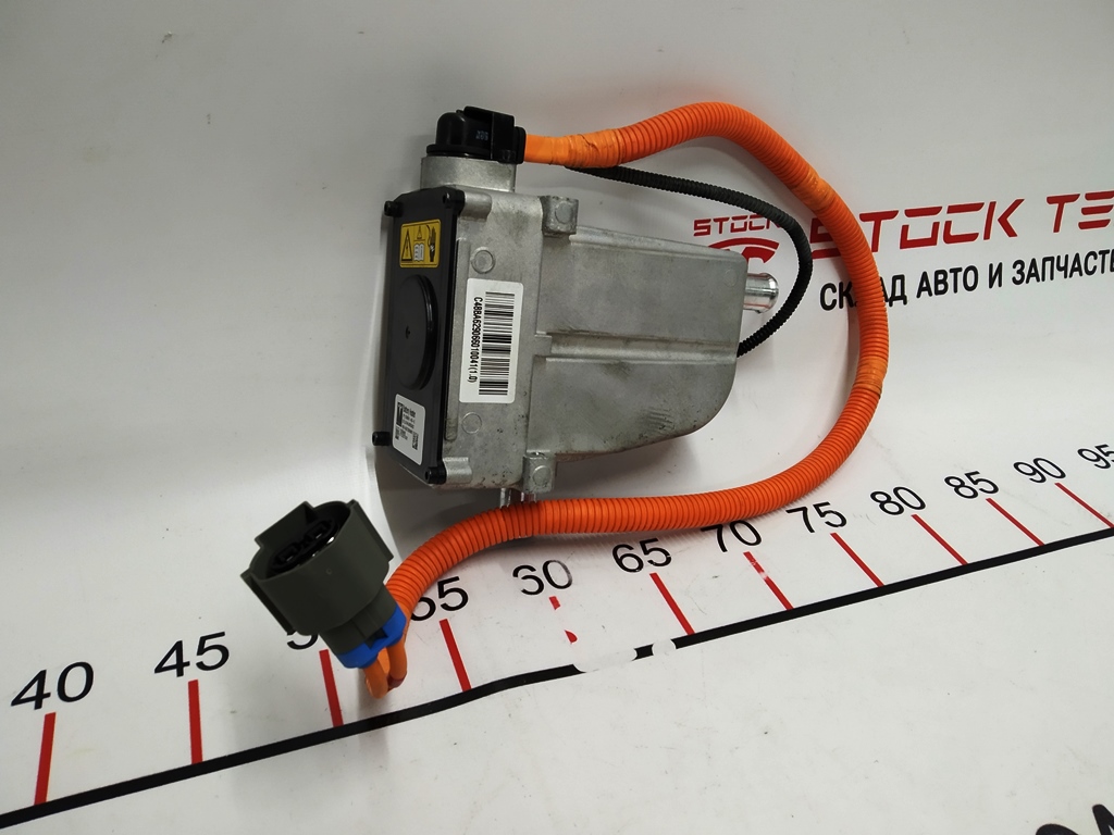 4 1038901-00-H Riscaldatore della batteria principale AWD per l'auto elettrica Tesla Modello S. Questo elemento è progettato per mantenere la temperatura di esercizio della batteria principale dell'auto. Come altre parti Tesla presentate sul sito,